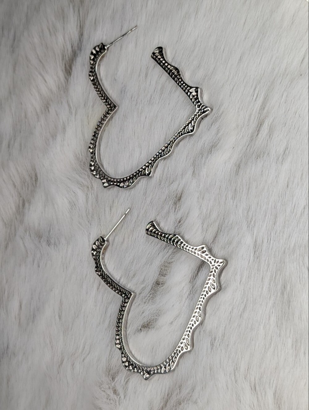 Kendra Scott Sophee Heart Hoop Earrings in Silver